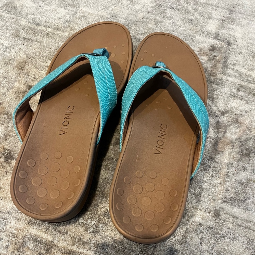 Vionic flip flops - Picture 2 of 5
